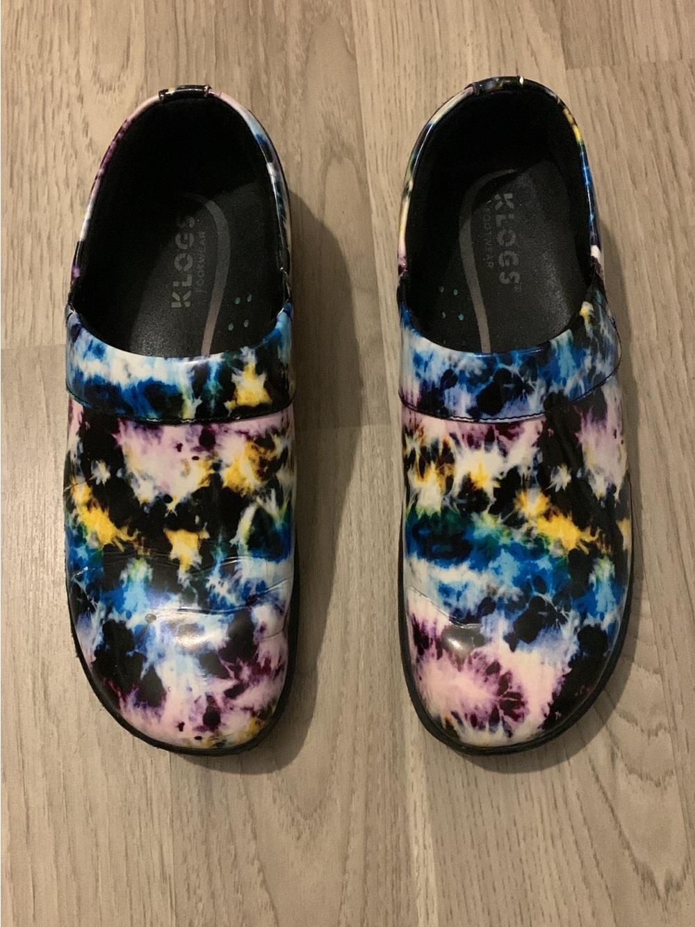 Klogs Womens Nursing Tie-Dye Slip-On Clogs in Multicolor